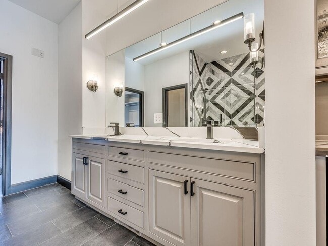 Building Photo - 109 NE 3rd St