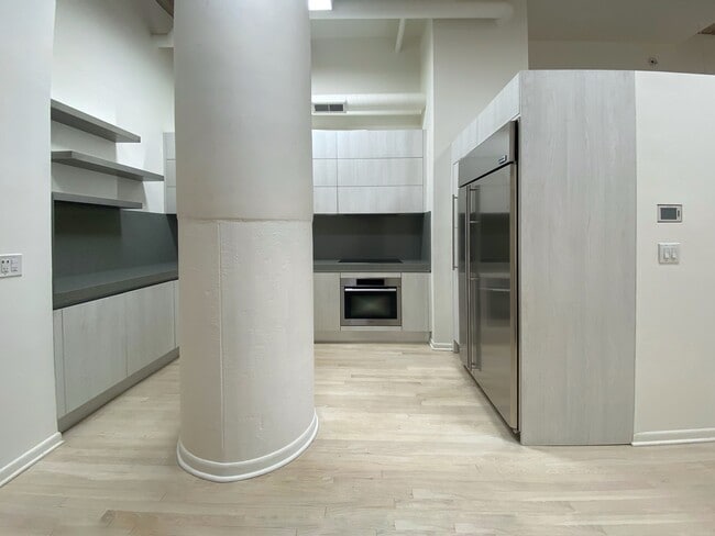 Building Photo - 801 S Wells St