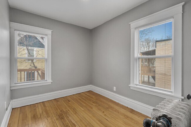 Building Photo - 203 Grotto St N