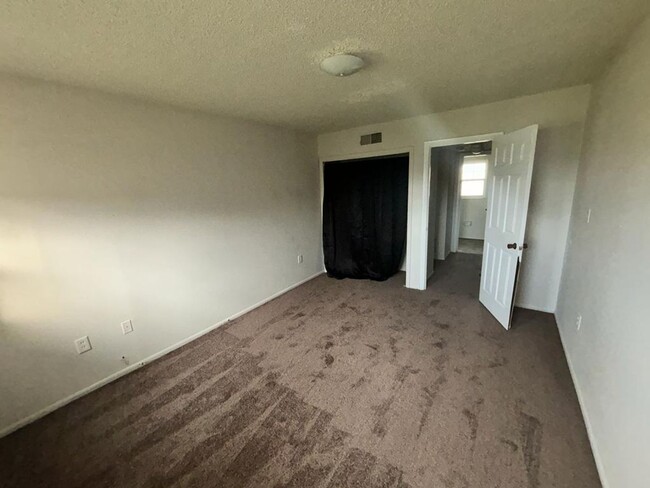 Building Photo - 2 Bed/1 Bath condo on Las Palmas at Sand L...