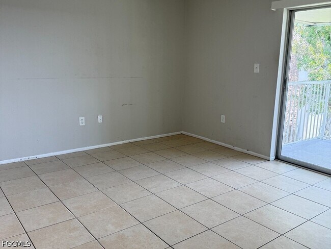 Building Photo - 1830 Maravilla Ave