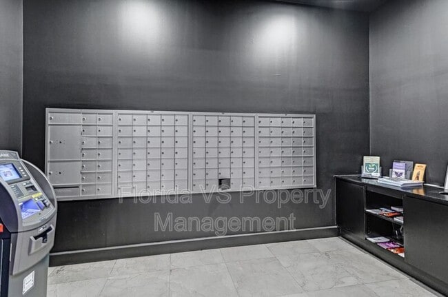 Building Photo - 350 NE 24th St