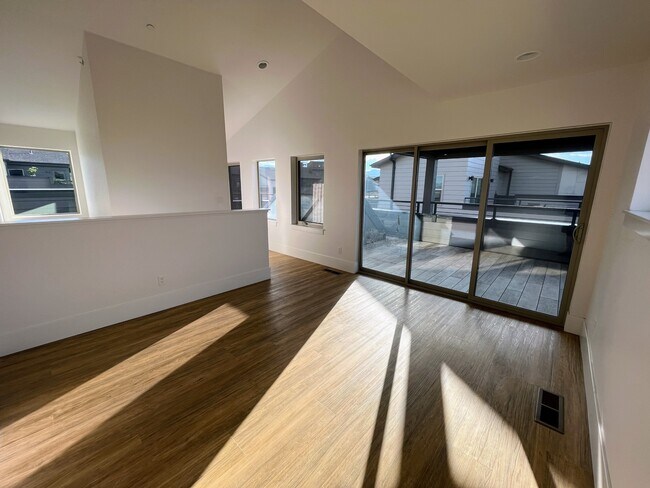 Building Photo - 525 Promenade Dr