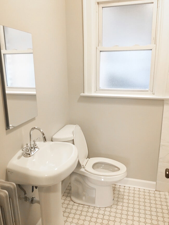 Building Photo - 1941 Grove Ave