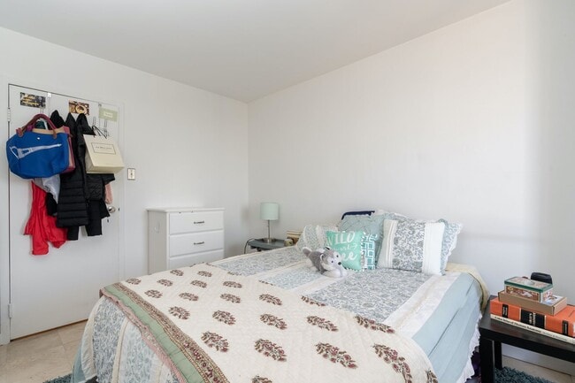 Building Photo - Sunny 2 BR at Claridge House Coop