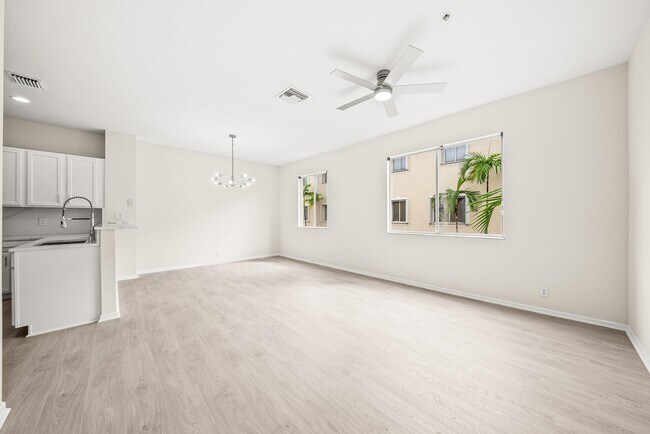 Building Photo - 3187 N Oasis Dr