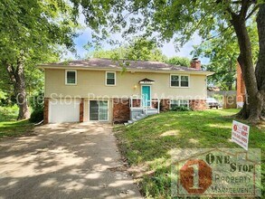 Building Photo - Beautiful 3 Bedroom 2.5 Bathroom Home in R...