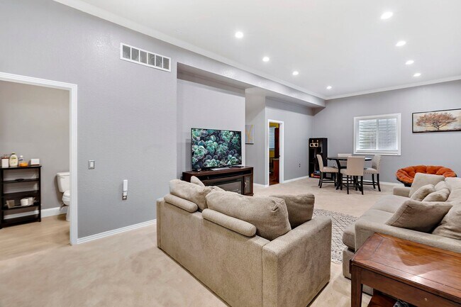 Building Photo - Beautiful Home in Tallyn's Ranch! Special ...