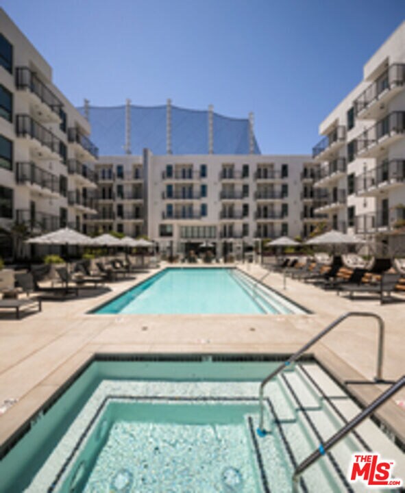 Building Photo - 687 S Hobart Blvd