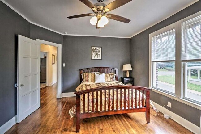 Bedroom 2 - 1337 Harbert Ave