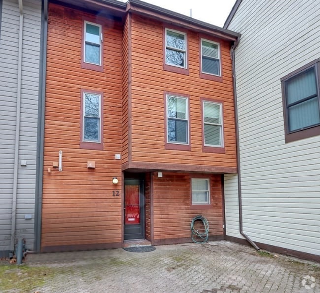 Building Photo - 12 Lilac Ct