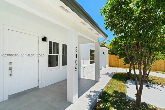 Building Photo - 3155 SW 27th St