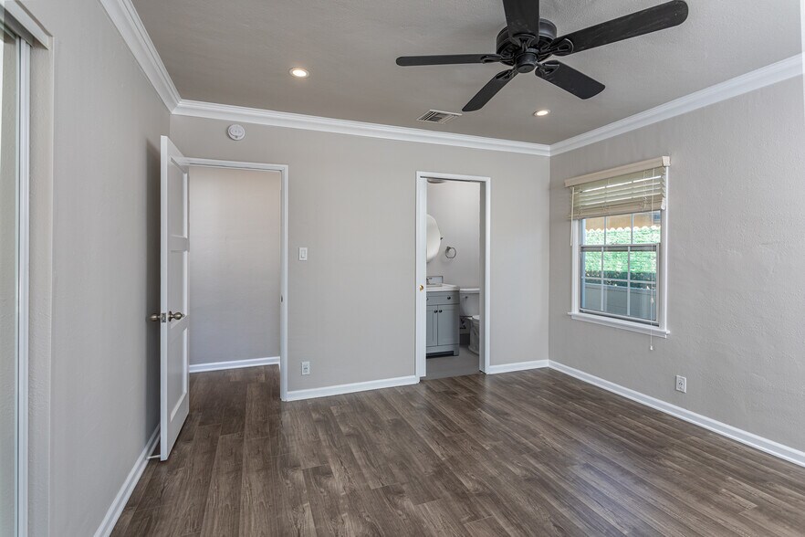 Building Photo - 1112 N Myers St