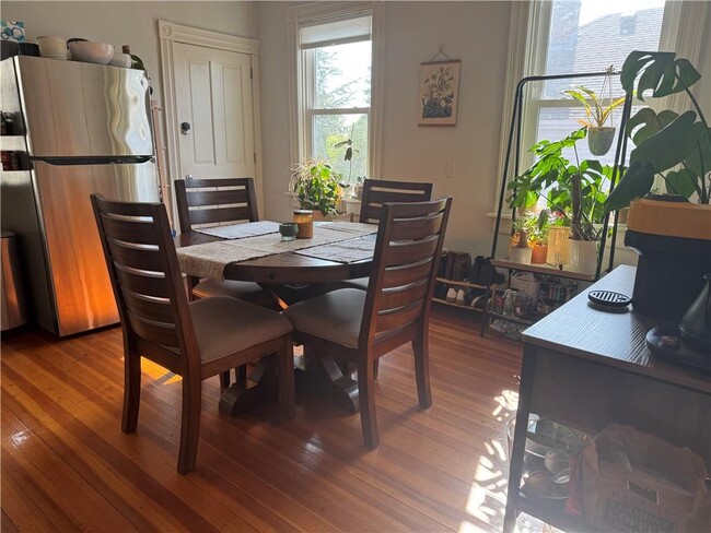 Building Photo - 37 Evergreen St