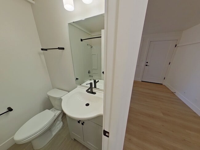 Building Photo - 685-695 East 16th Alley