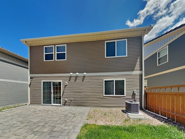 Building Photo - 2425 Quartz St