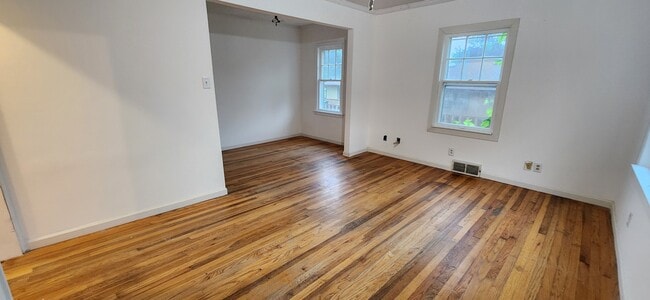 Building Photo - 714 Albert Ave