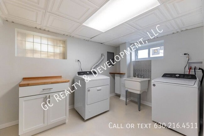 Building Photo - 8620 S Winchester Ave