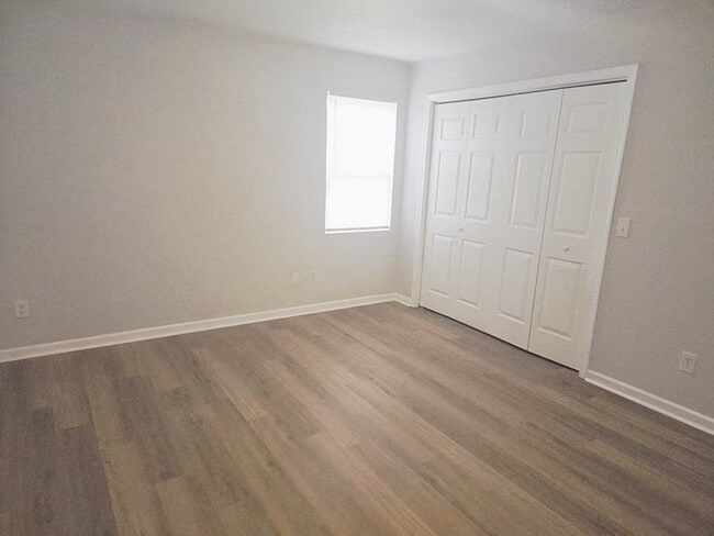 Building Photo - RENT SPECIAL! LOCATION, LOCATION, LOCATION! ONLY MINUTES TO WRIGHTSVILLE BEACH, CENTRAL TO ALL IL...