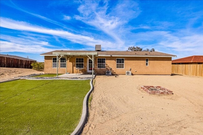 Building Photo - 29 Palms home in great neighborhood!