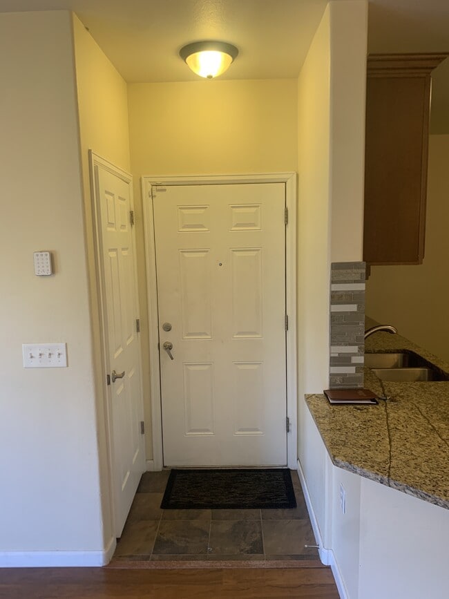 Building Photo - 2682 S Cathay Way