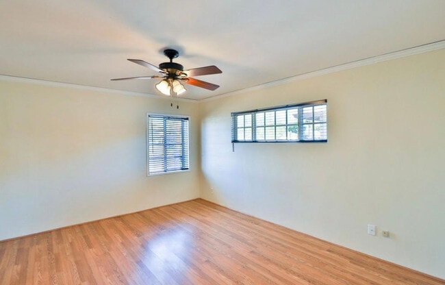Building Photo - 2421 W Anderson Ave