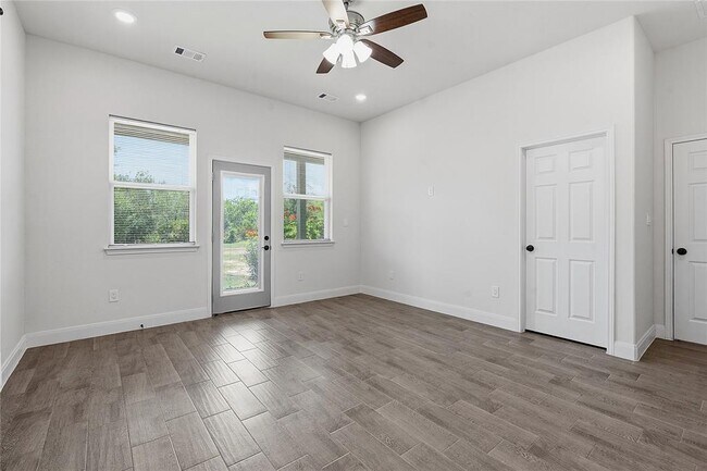 Building Photo - 112 Margarita Dr