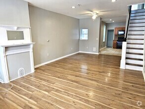 Building Photo - 3 Bedroom 1 bathroom Available