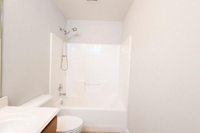 Building Photo - 1509 Heron Dr