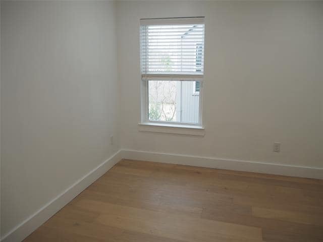 Building Photo - 2349 N Carroll Ave