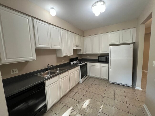 Building Photo - 2820 White Thorn Cir
