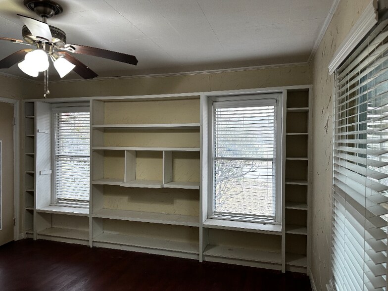 Building Photo - 1401 Springdale St