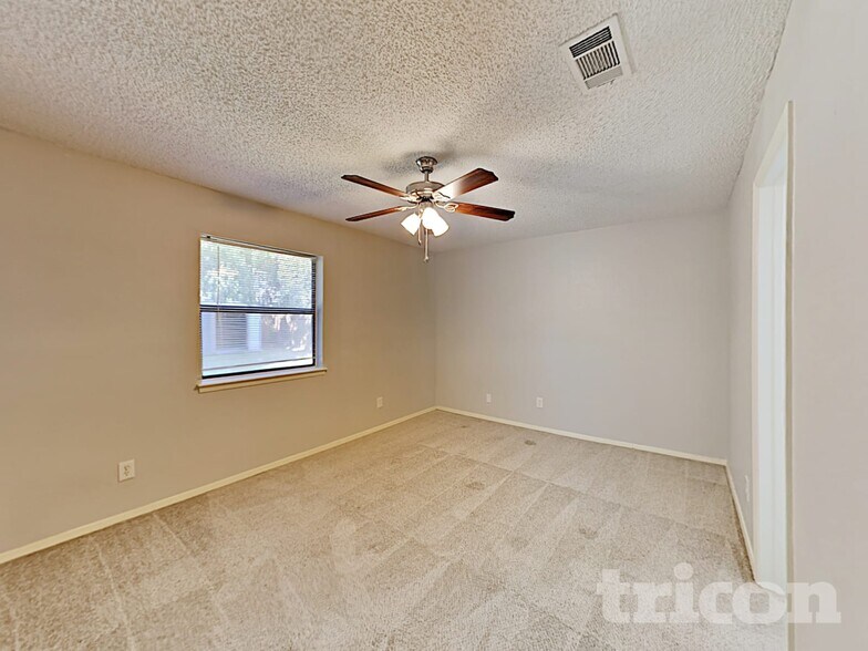 Building Photo - 1401 Timbercrest Dr