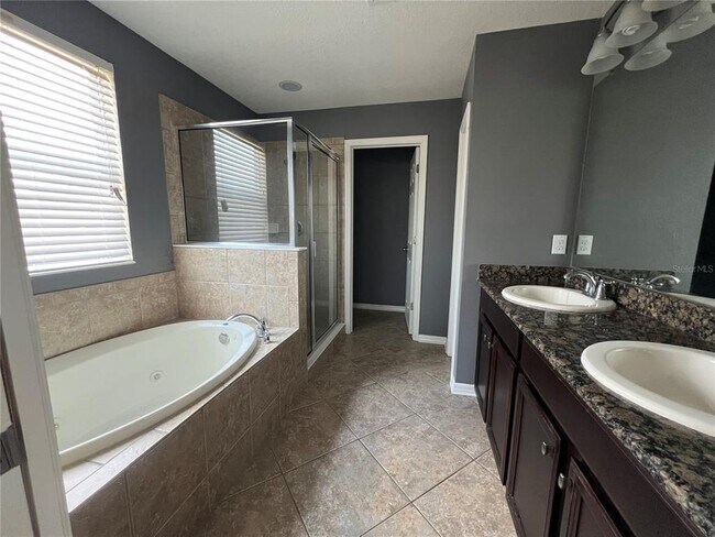 Building Photo - 8315 Deerland Bluff Ln