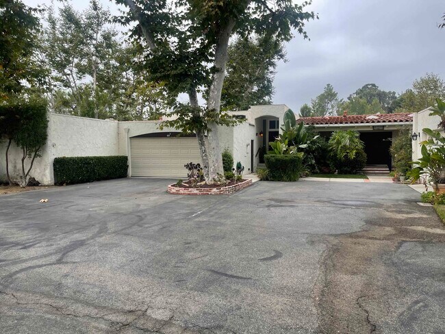 Building Photo - 450 Tuolumne Ave