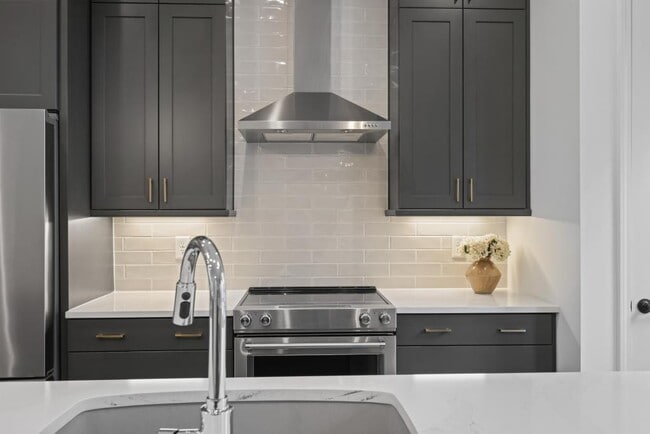 Building Photo - 121 Chestnut Cir