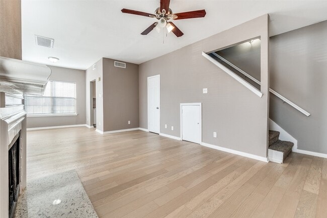 Building Photo - 8750 Park Ln