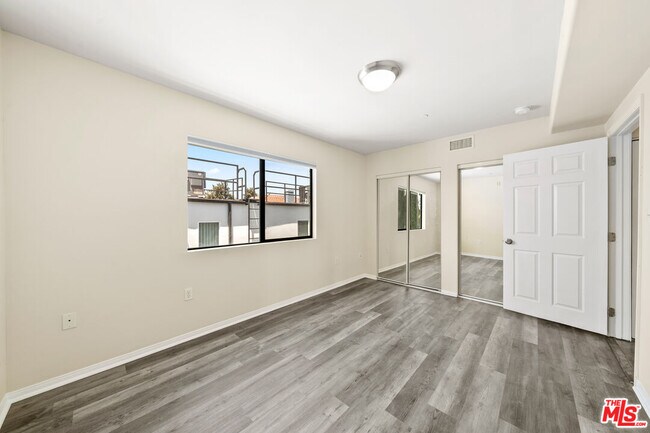 Building Photo - 6815 Baird Ave