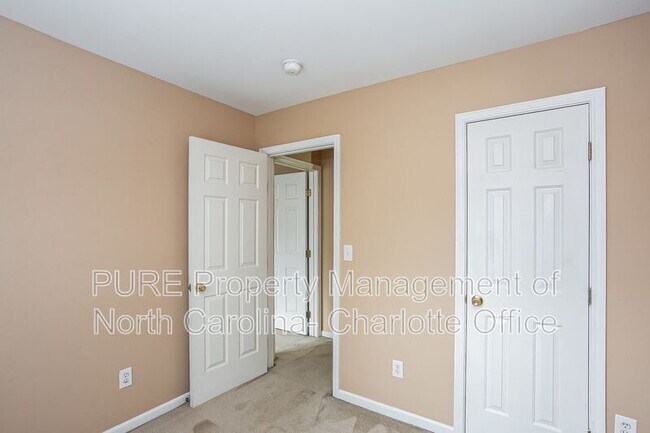 Building Photo - 18040 Delmas Dr
