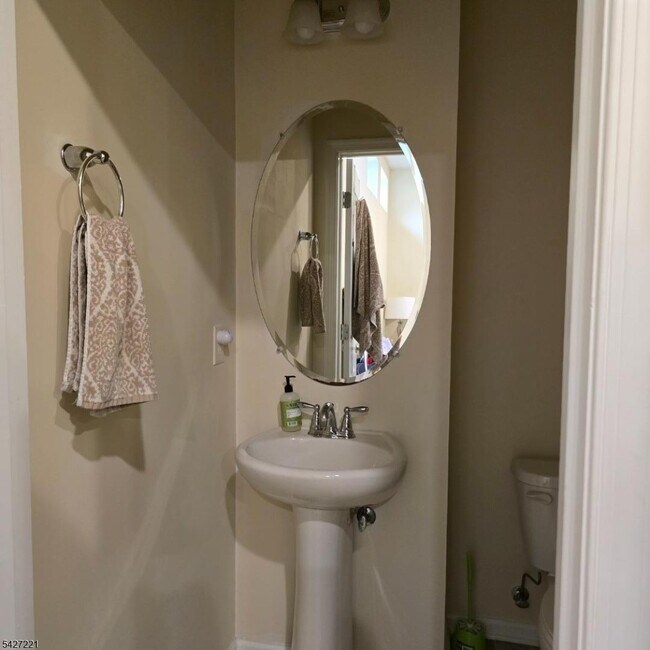 Building Photo - 76 Albert Ct