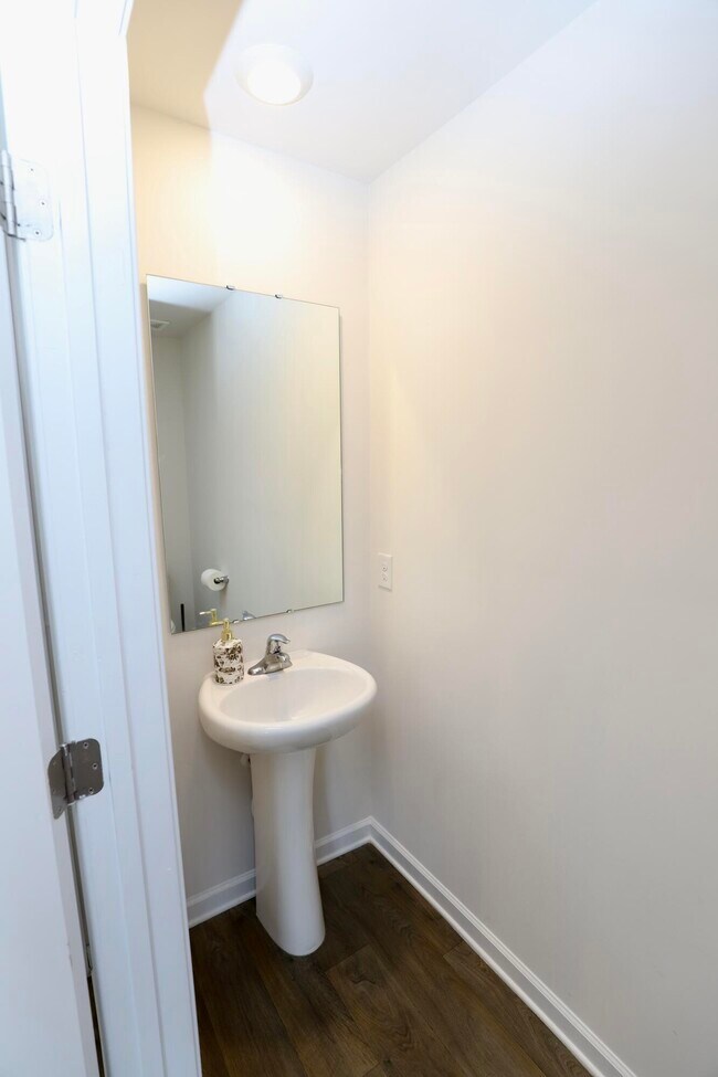 Building Photo - 352 Sandbach Rd