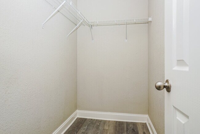 Building Photo - 1616 27th Ave E