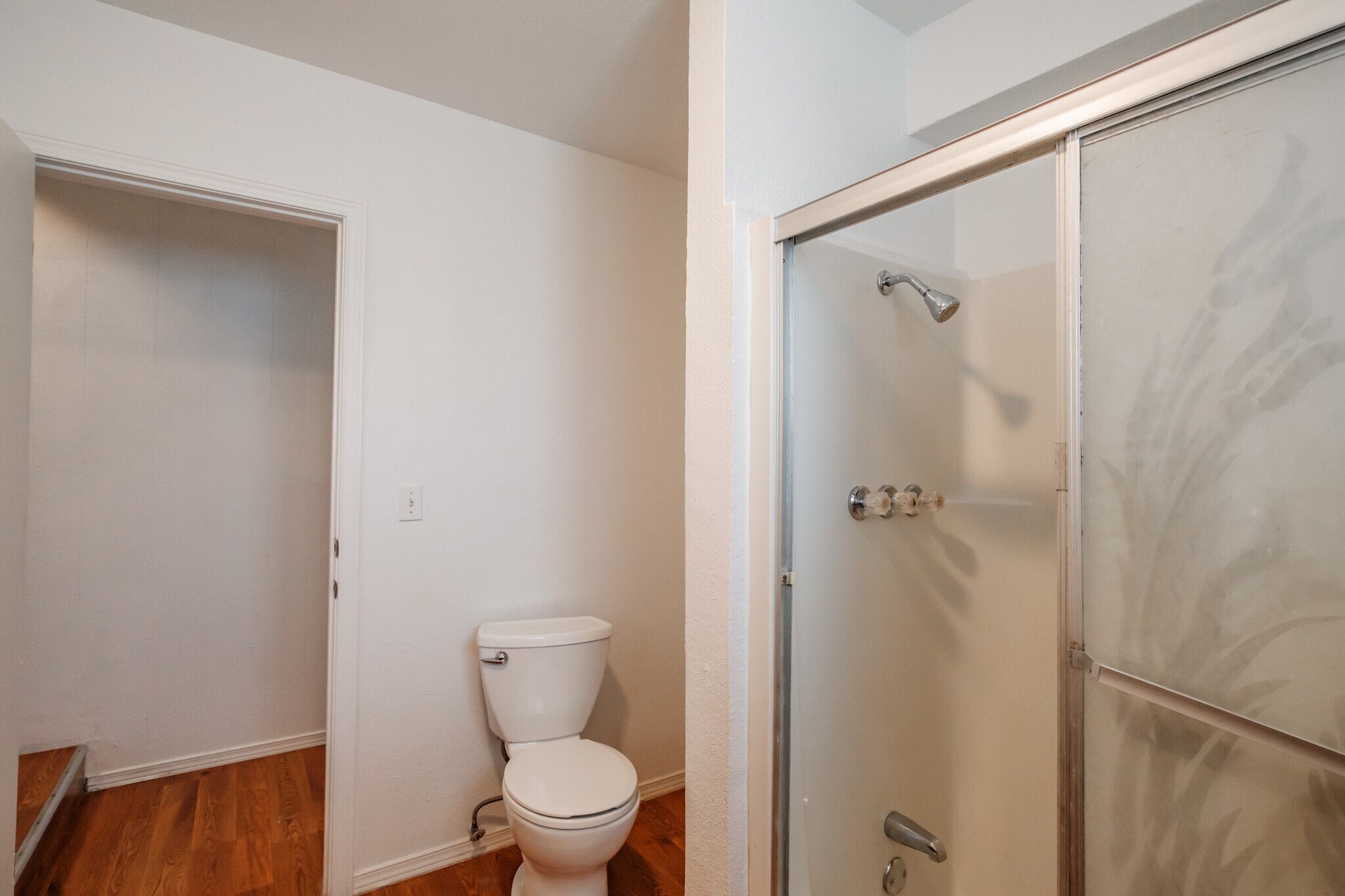 downstairs full bathroom - 14607 Dominic Rd NE