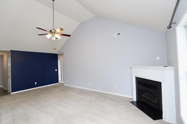 Building Photo - 60 Vinca Ct