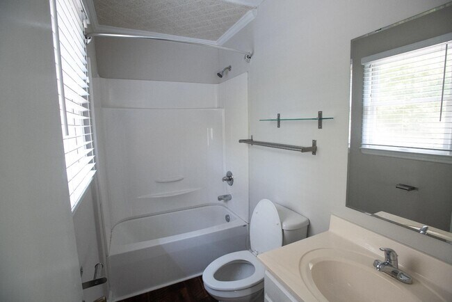 Building Photo - 9100 Nash Ave