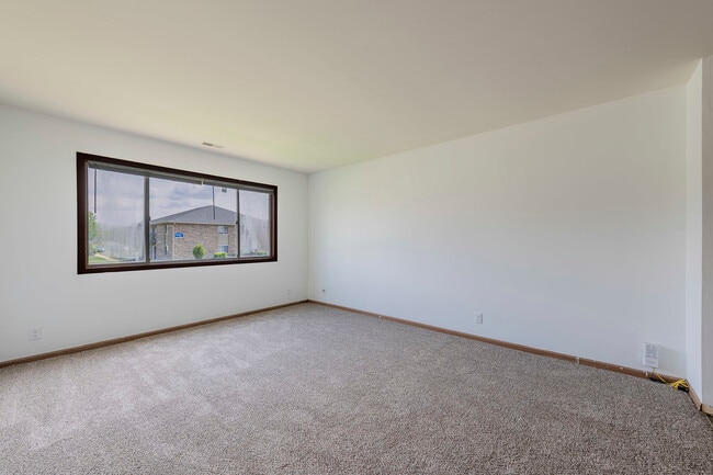 Building Photo - 915 Spiros Ct