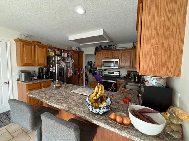 Building Photo - Spacious 4BR Home in Seven Oaks with Garage & Fenced Yard