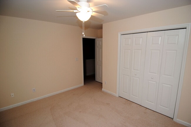 Building Photo - HEATHFIELD HALL- 3BD/2BA Townhome