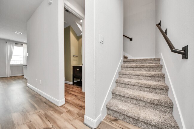 Building Photo - 9830 Magnolia Village Ln