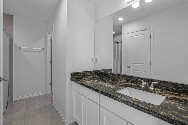 Building Photo - 5428 Encanto Dr